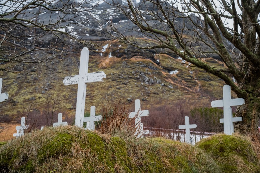 Hofskirkja Graveyard