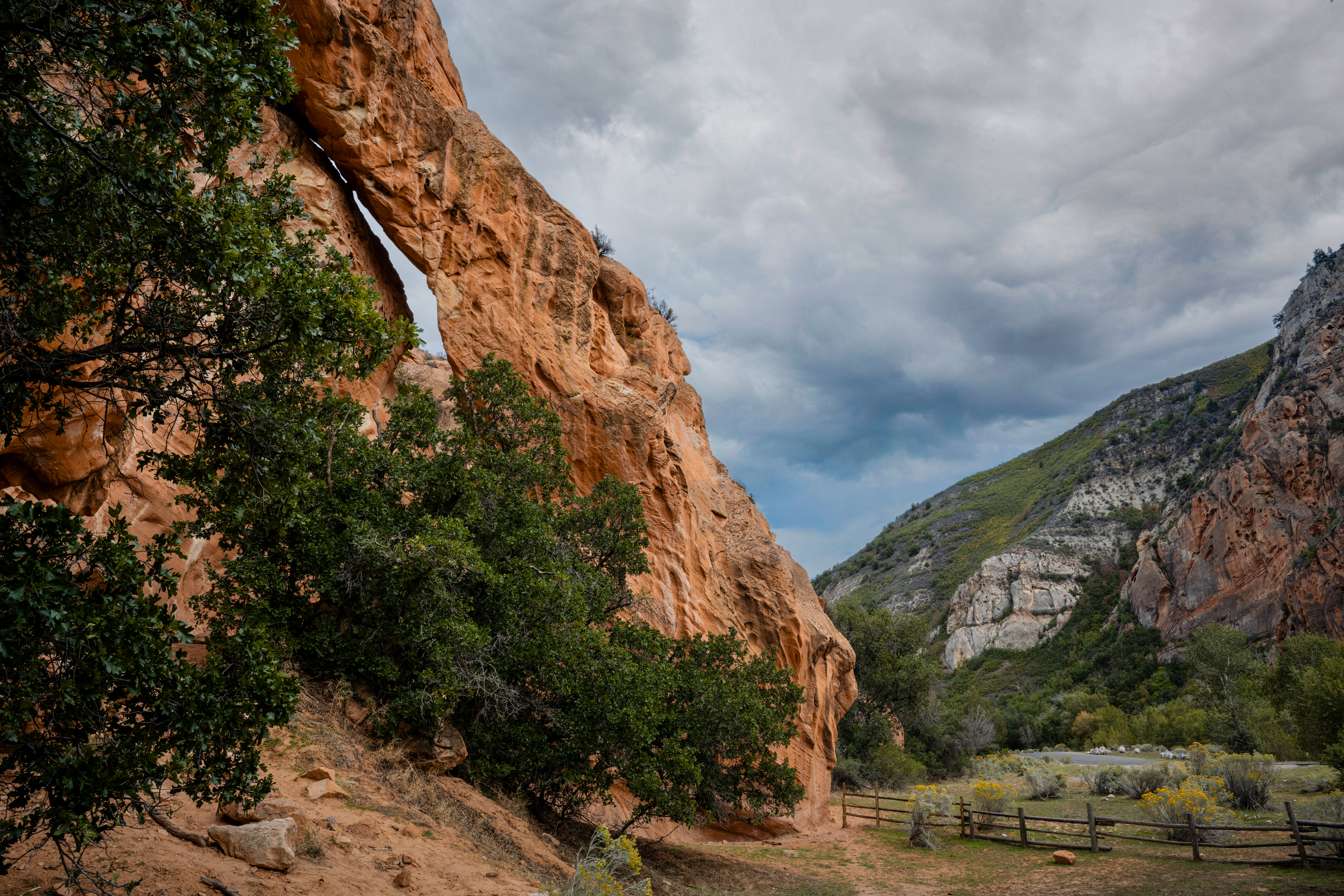 Arch over Red Ledges 5729